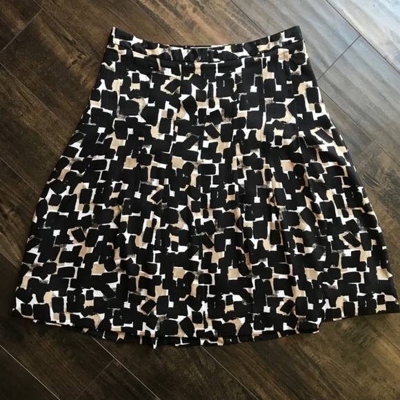 White House Black Market Silk Pleated Geometric Skirt - Picture 2 of 4